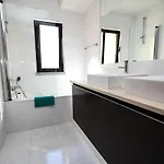 아파트 Luxury - T1 Vue Sur Piscine - Da Senhora da Luz